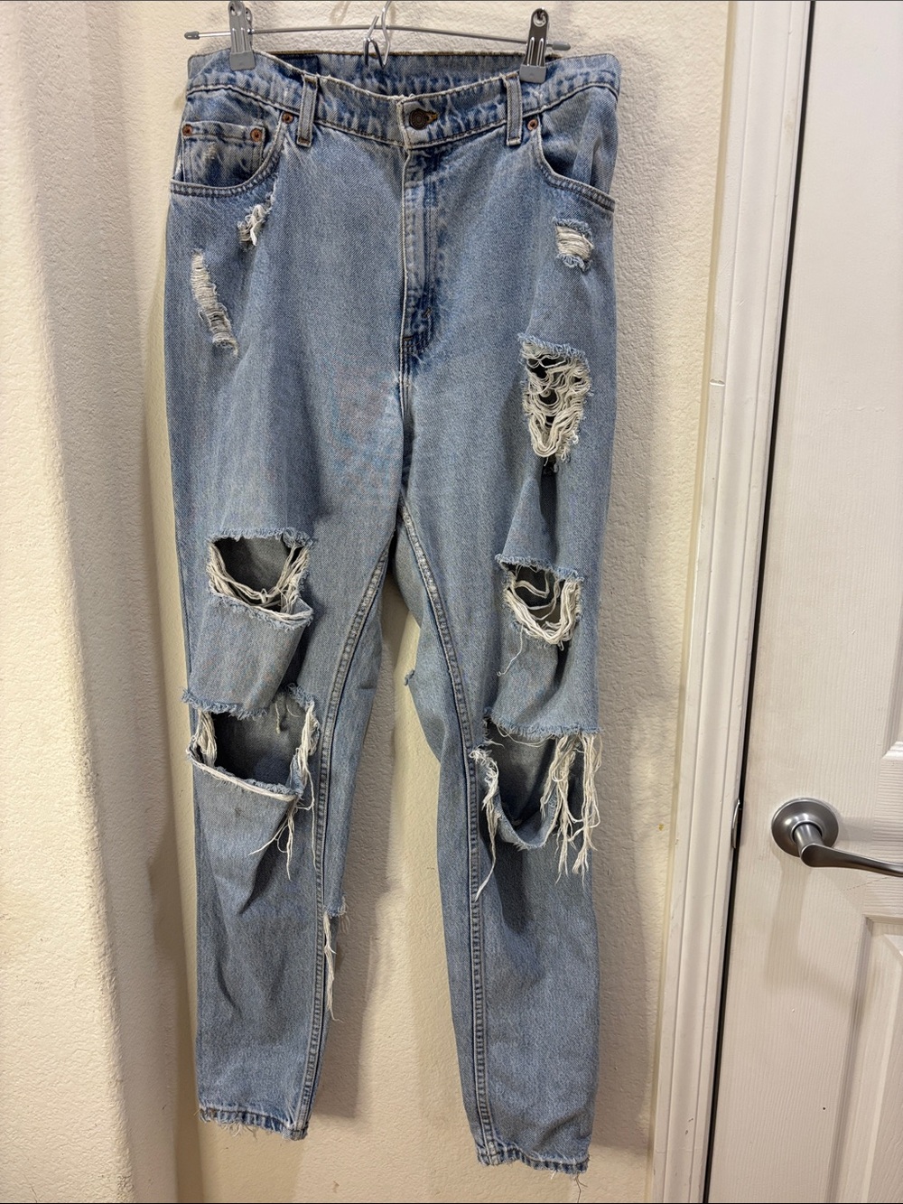 LEVIS CUSTOM Light Blue Distressed Boyfriend Jeans - Relaxed Fit